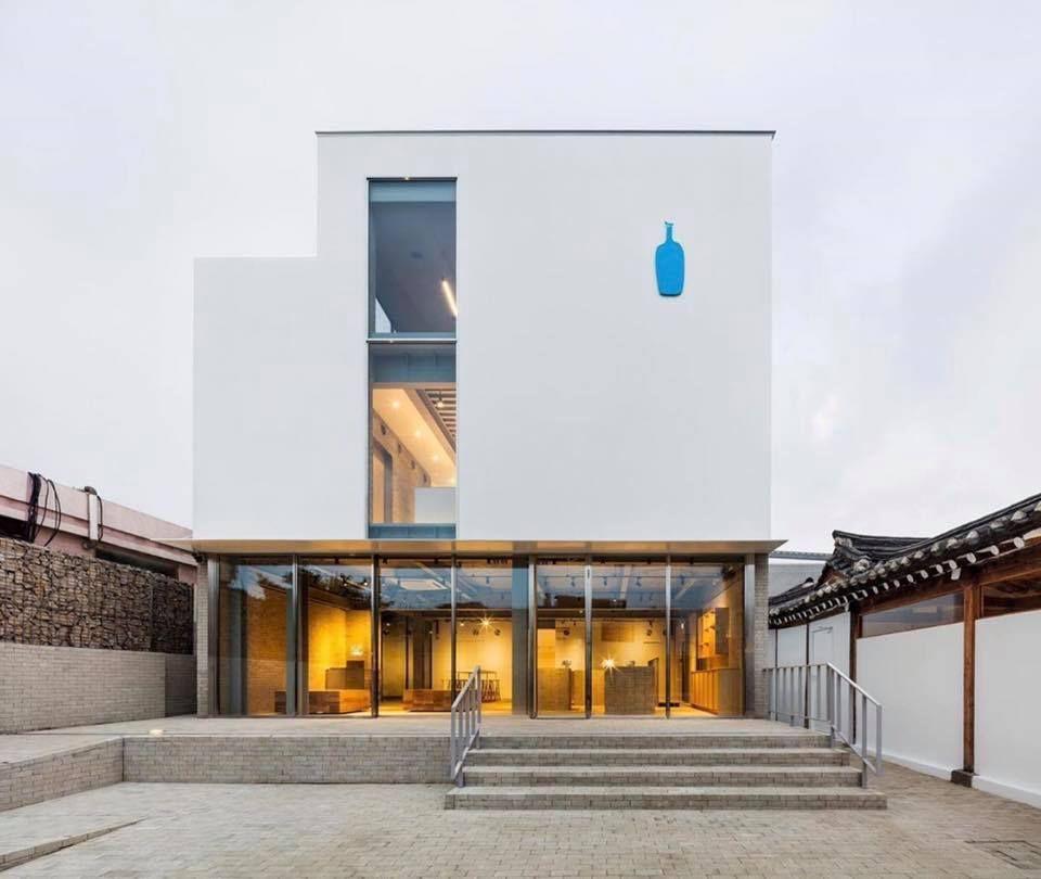 2nd branch of world famous Blue Bottle! Enjoy the view of Gyeongbokgung Palace